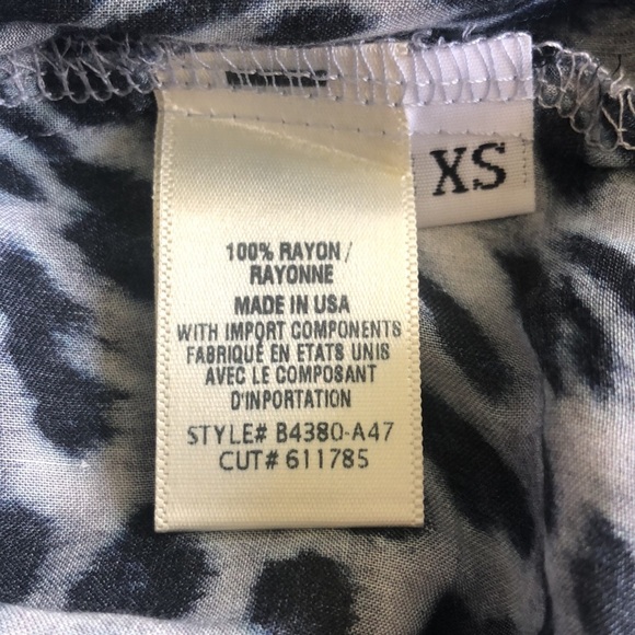 - Bella Dahl Women's Blue Leopard Shirred Mock-Neck Long-Sleeve Blouse T… - Picture 8 of 9